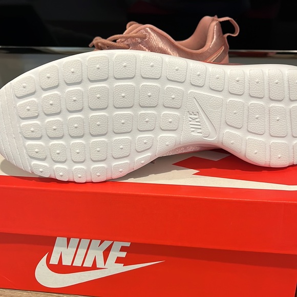 Nike Rust Pink Sneakers - Picture 3 of 8